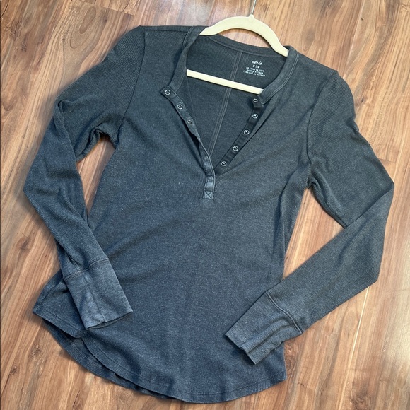 Aerie Dark Gray Long Sleeve Tee - Picture 2 of 4